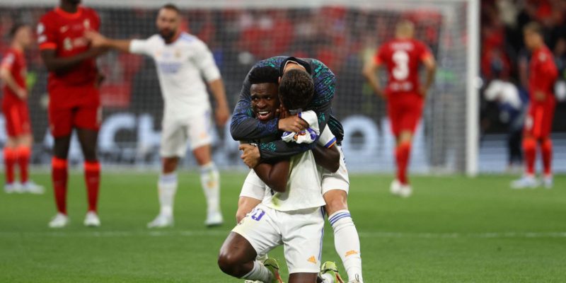 Real Madrid é campeão europeu com gol de Vini Jr e brilho de Courtois