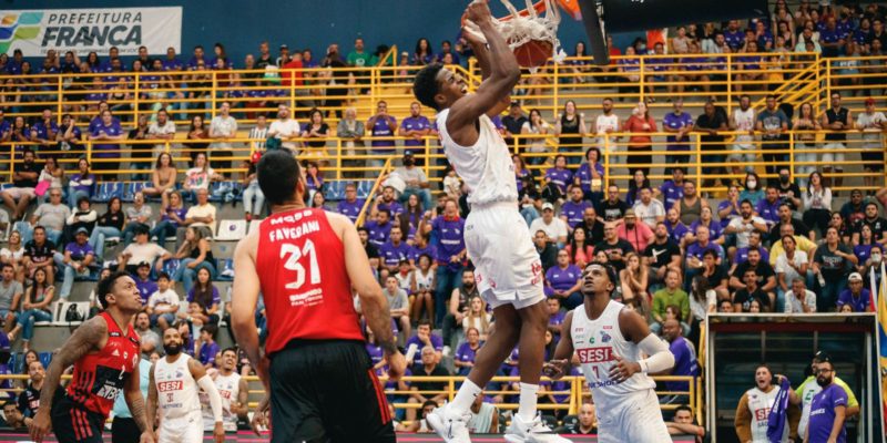 Em casa, Sesi Franca sai na frente do Flamengo na decisão do NBB