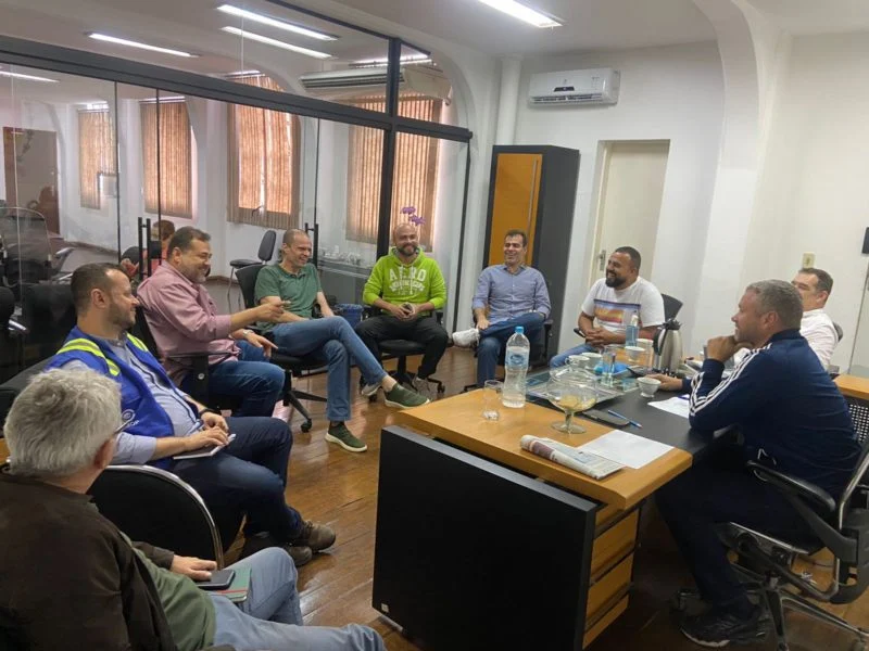 Prefeito Rodrigo Drable recebe em seu gabinete o deputado estadual André Lazaroni – Barra Mansa
