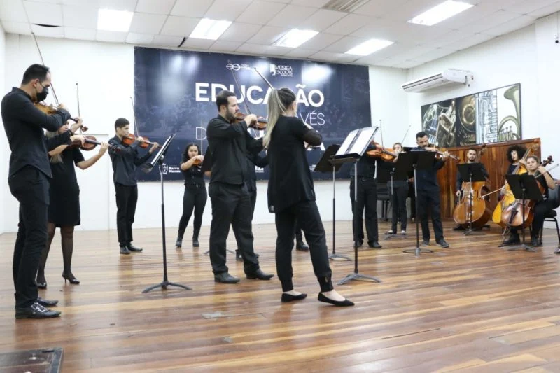 Orquestra Sinfônica de Barra Mansa se apresenta para alunos da Escola Vocacionada à Música – Barra Mansa