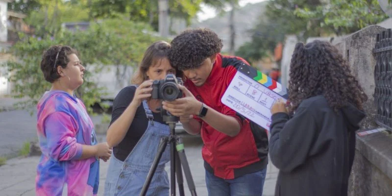 Alunos da rede pública participam de mostra de cinema na França