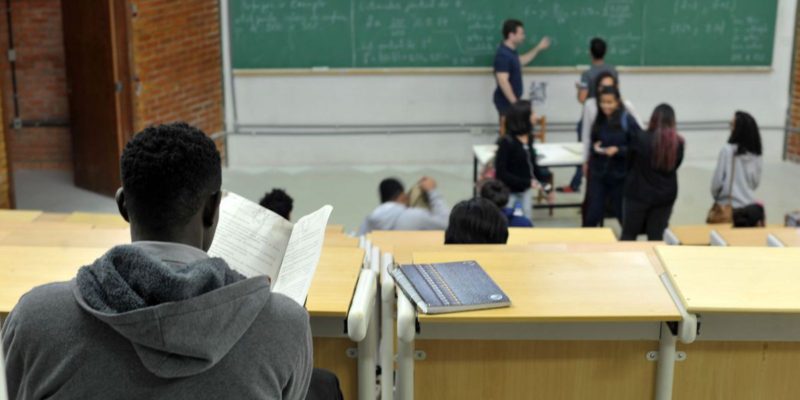 BNDES apoia formação continuada de professores da rede pública