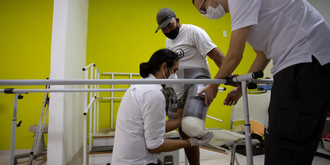 Saúde de Volta Redonda entrega 38 novas próteses a pacientes em reabilitação