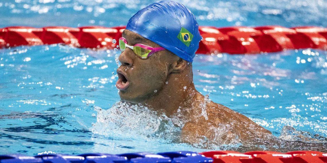 Gabriel Araújo conquista ouro no Mundial de Natação Paralímpica