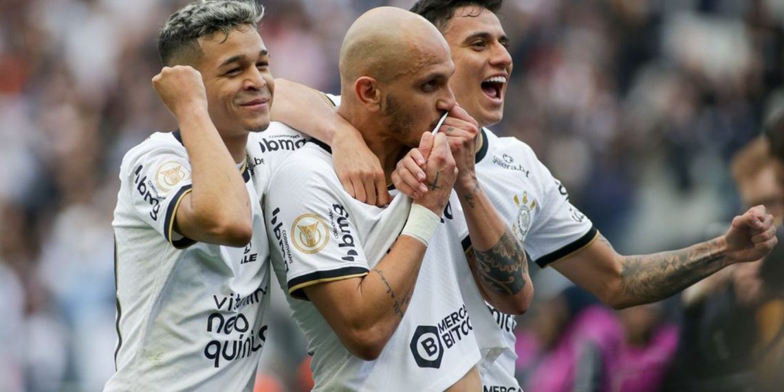Corinthians vence Goiás e empata em pontos com líder Palmeiras