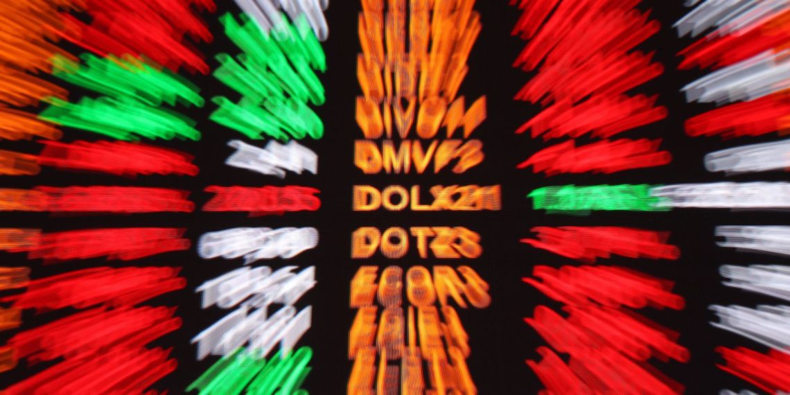 Bolsa de valores sobe 2,12% e recupera os 100 mil pontos