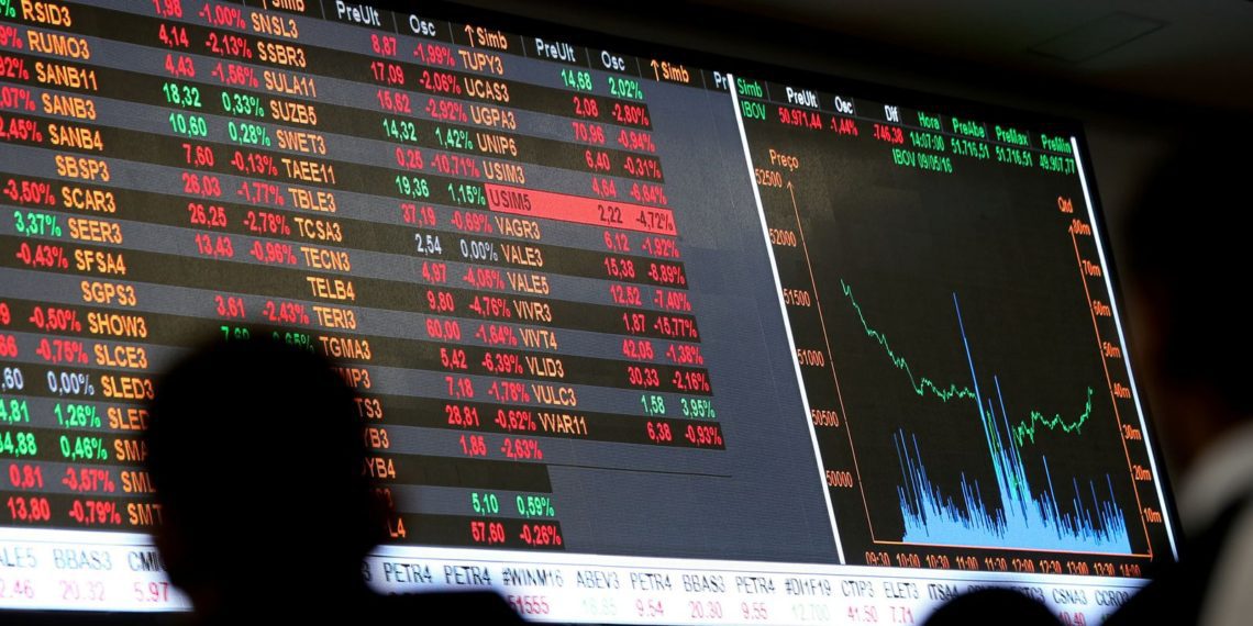 Ibovespa cai 2,83% puxada por forte queda da Petrobras