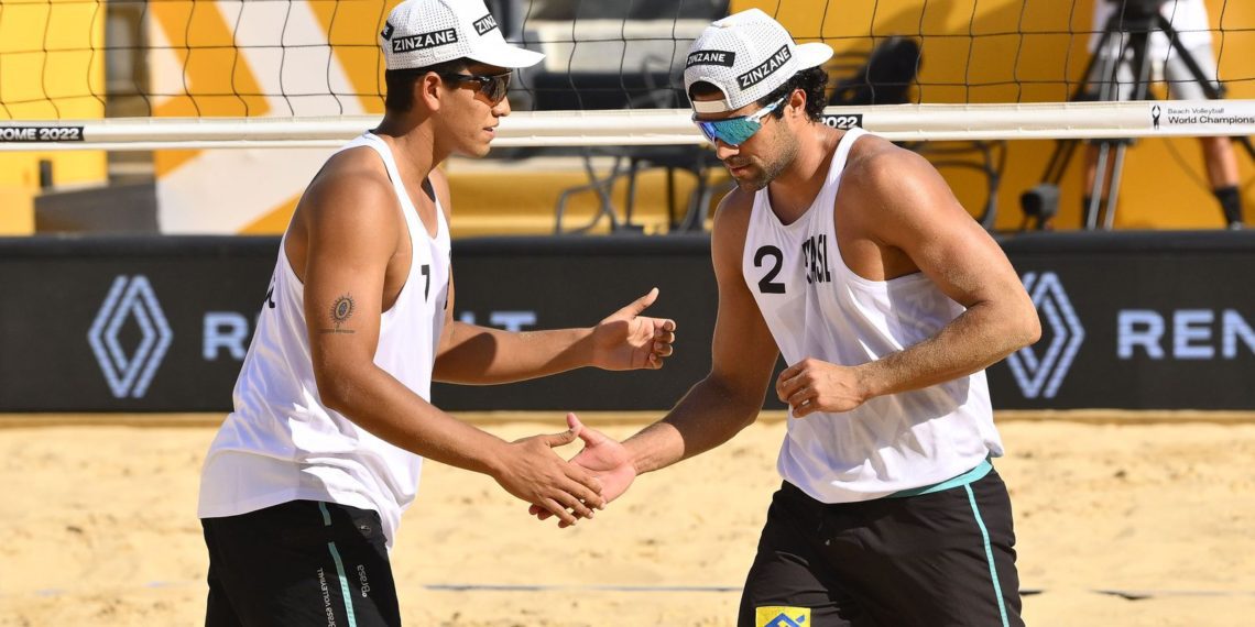 Renato e Vitor Felipe conquistam a prata no Mundial de Vôlei de Praia