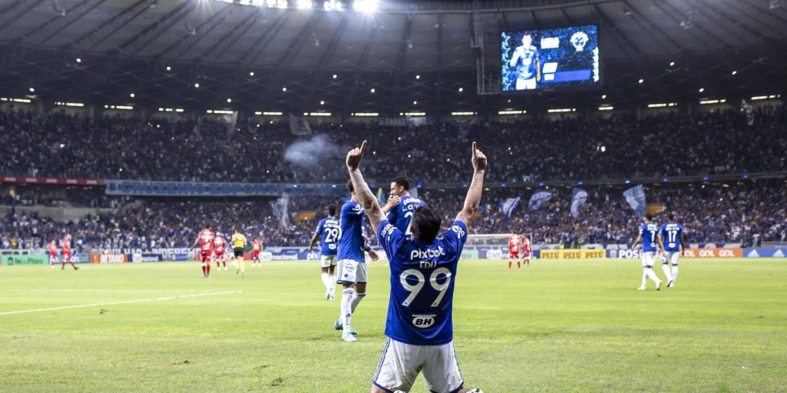 Cruzeiro derrota CRB e amplia liderança na Série B do Brasileiro