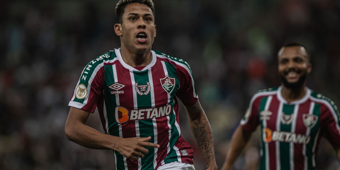 Fluminense bate Avaí e dá salto na classificação do Brasileiro