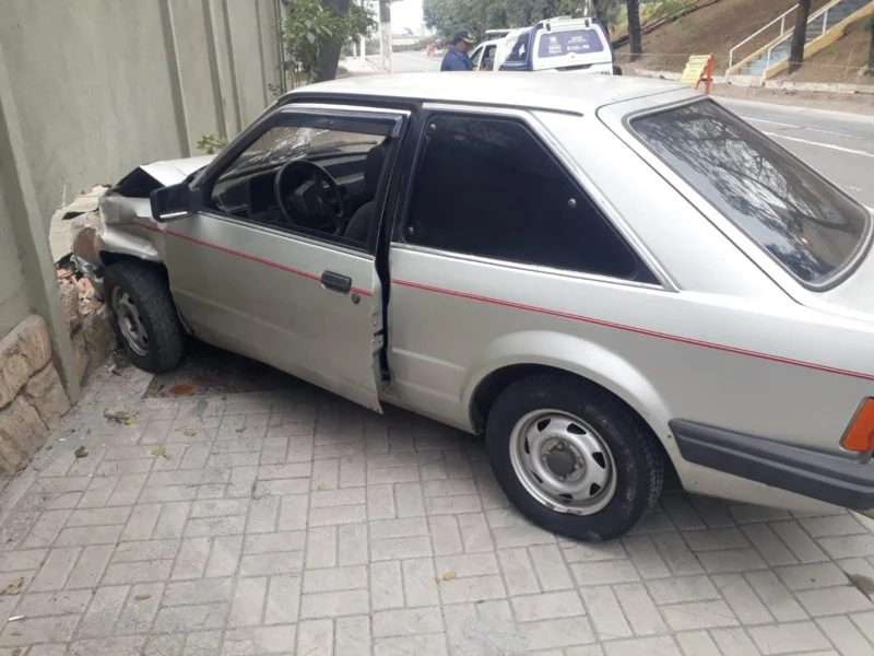 Guarda Municipal de Volta Redonda detém motorista embriagado após acidente no bairro Laranjal