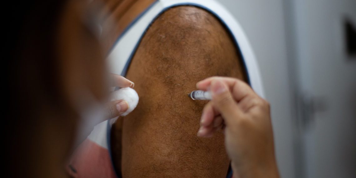 Volta Redonda faz plantão de vacinação no feriado prolongado de Santo Antônio