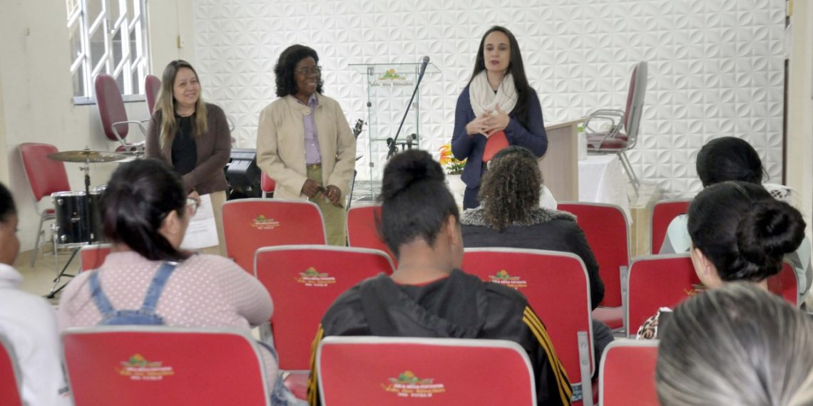 vice-prefeita Fátima Lima participa de palestra sobre infância e tecnologia – Barra Mansa