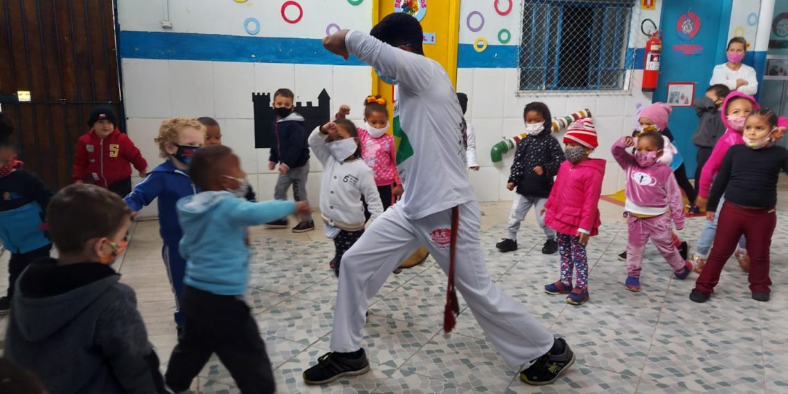 Alunos da Creche Padre Adalberto participam de Oficina de Capoeira – Barra Mansa