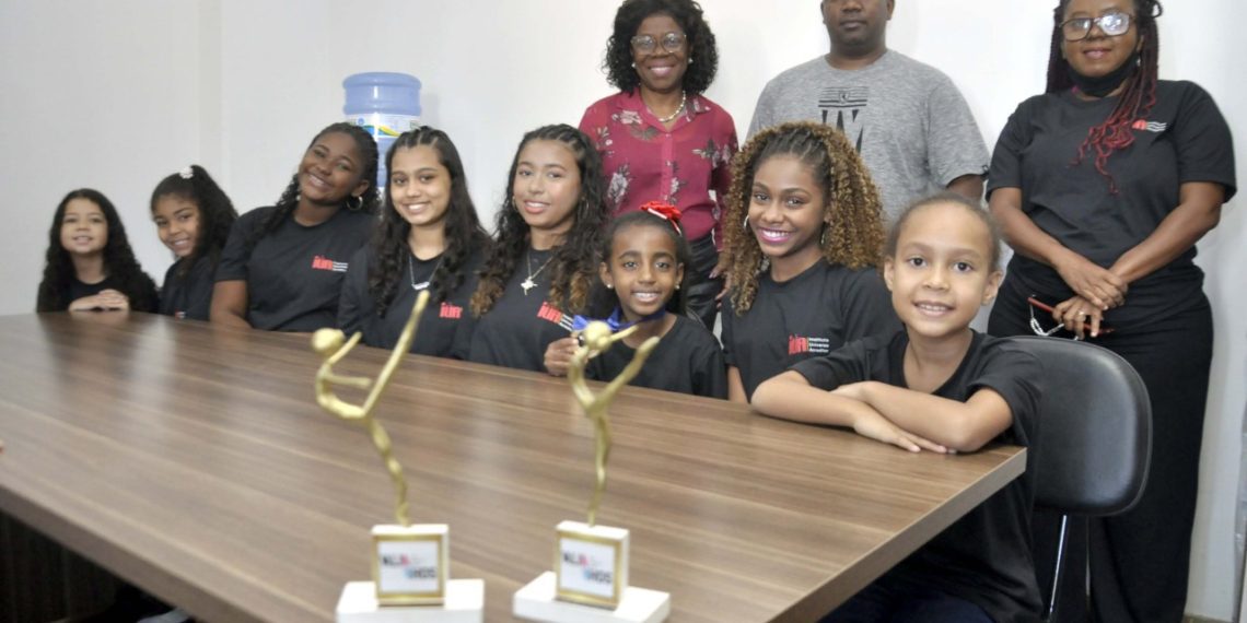 Vice-prefeita Fátima Lima recebe jovens vencedoras de concurso de dança – Barra Mansa
