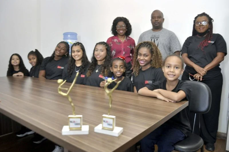 Vice-prefeita Fátima Lima recebe jovens vencedoras de concurso de dança – Barra Mansa