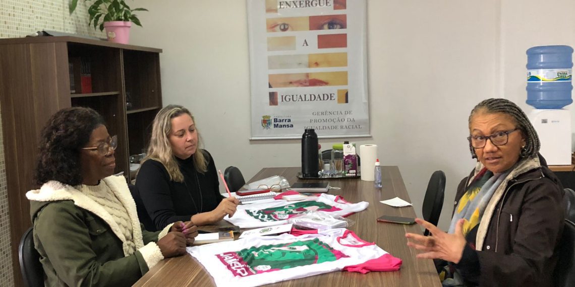 Barra Mansa fecha parceria com Escola de Samba Estação Primeira de Mangueira visando resgatar atividades das bordadeiras – Barra Mansa