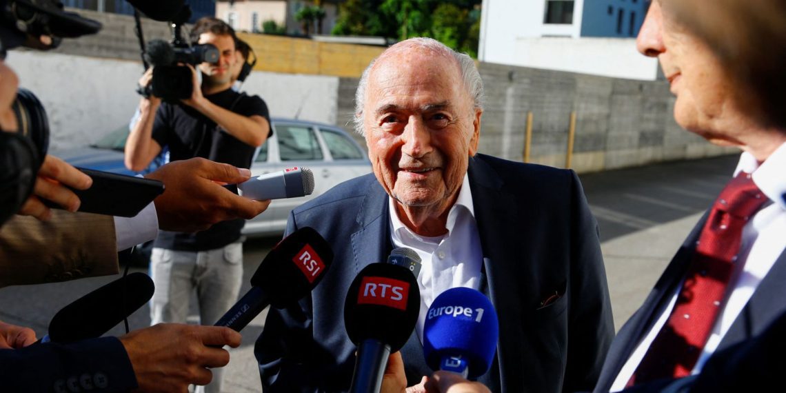 Blatter diz que pagamento de Platini foi “acordo de cavalheiros”