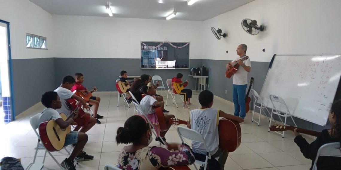 Escola Maria Carraro é a primeira a receber oficinas do CRAS em Volta Redonda