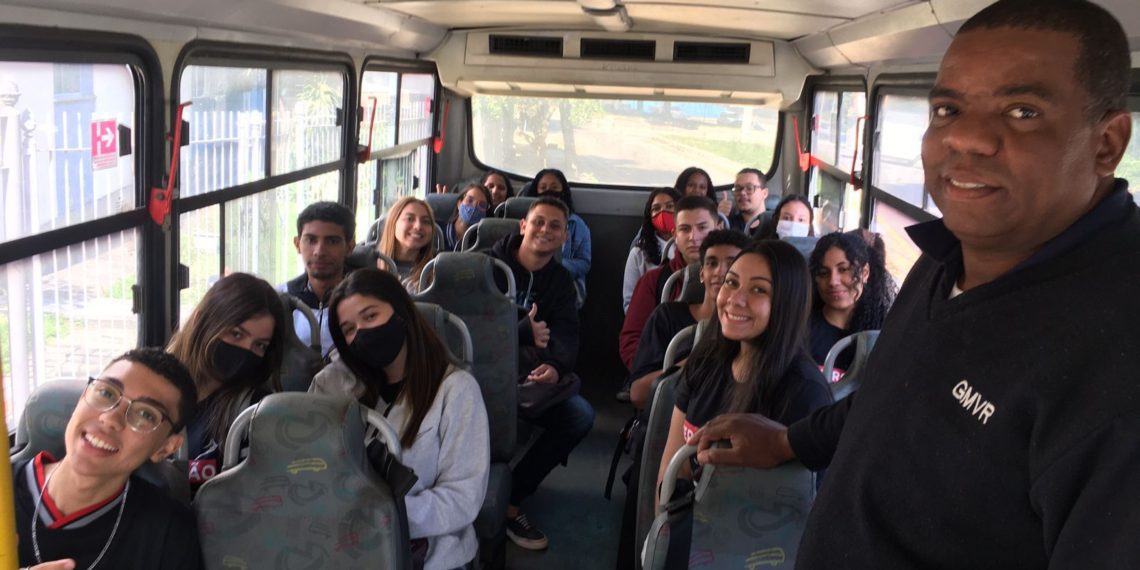 Guarda Municipal de Volta Redonda faz o transporte de estudantes para doação de sangue