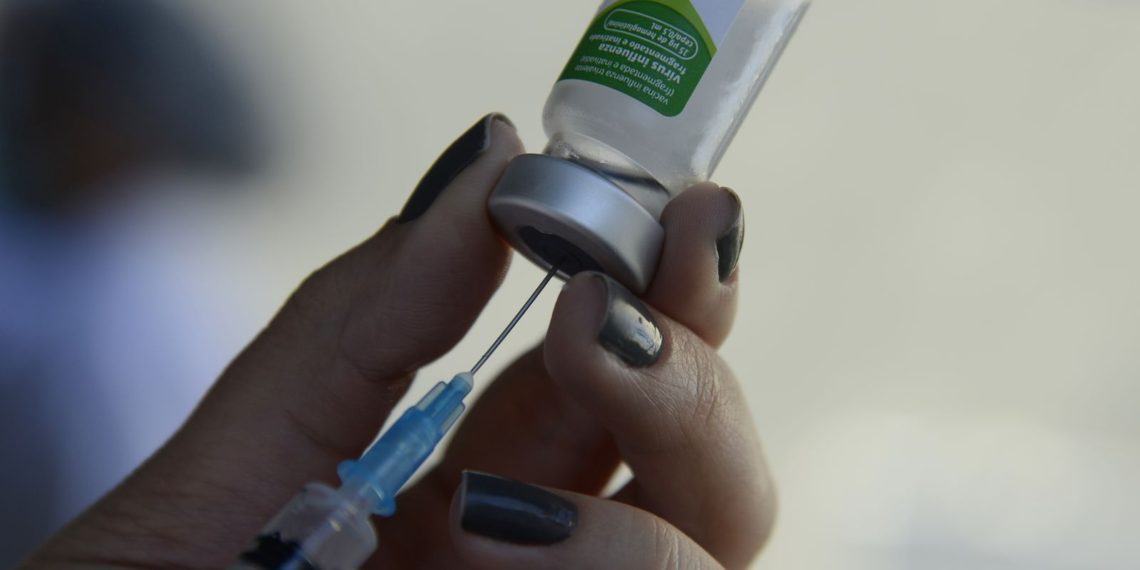 Com baixa cobertura, vacinação contra gripe segue em São Paulo