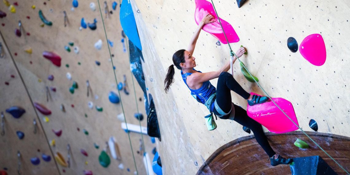 Brasileira leva bronze em etapa da Copa do Mundo de paraescalada