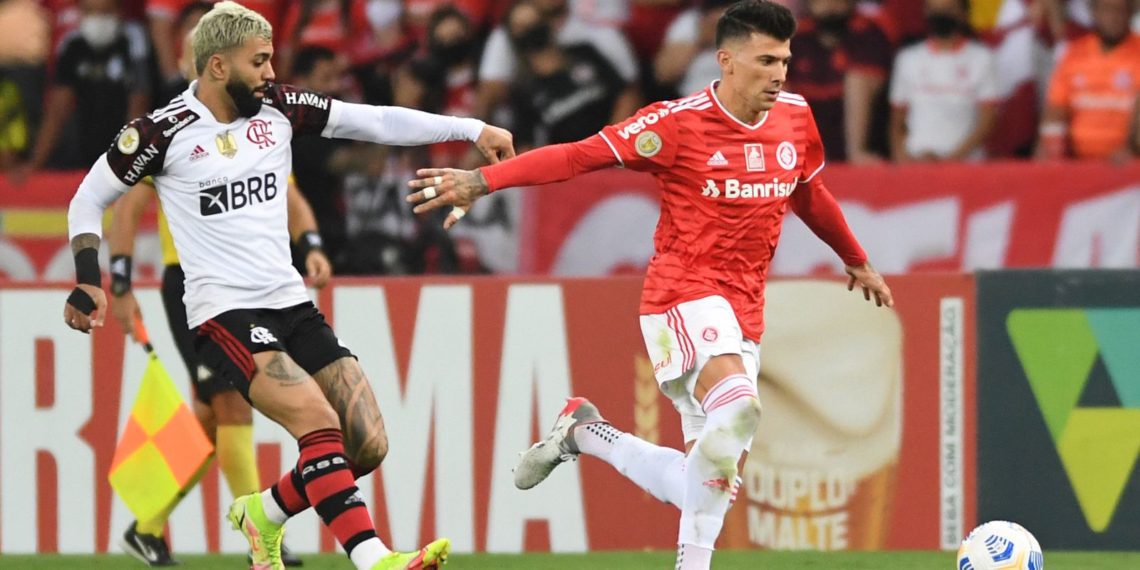 Com novo técnico, Flamengo encara o embalado Inter em Porto Alegre