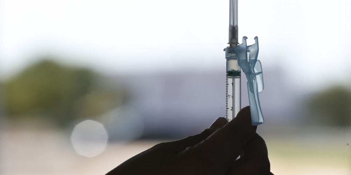 Covid-19: Rio inicia segunda dose de reforço em pessoas com 50 anos