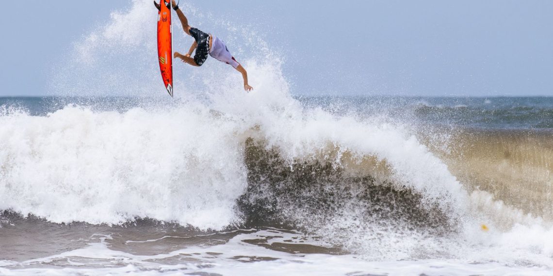 Surfe: quatro brasileiros avançam direto para 3ª fase em El Salvador