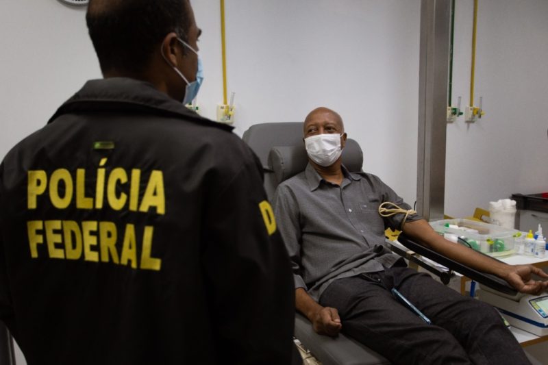 Banco de Sangue de Volta Redonda recebe doação coletiva de policiais federais