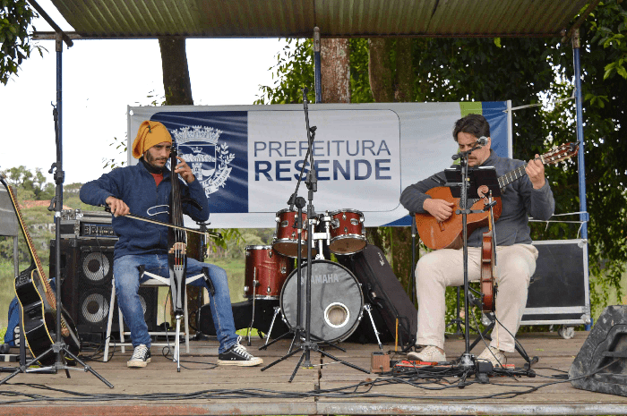 MÚSICA NA FEIRA DESTE DOMINGO TERÁ SERTANEJO E BAILE CHARME EM RESENDE