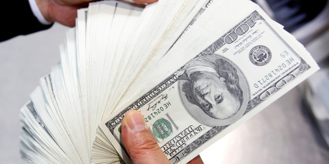 Dólar sobe para R$ 5,43 e bolsa cai para menor nível desde 2020