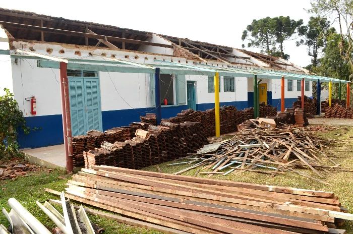 ESCOLA MUNICIPAL ADELAIDE LOPES, NA CAPELINHA, RECEBE OBRAS DE REFORMA GERAL E AMPLIAÇÃO DE SALAS
