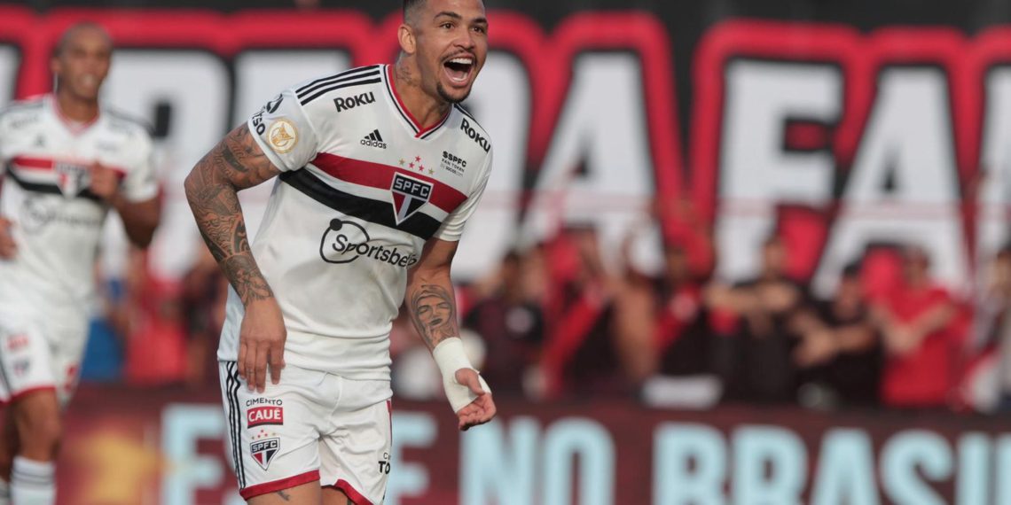 Diante do Atlético-GO, São Paulo volta a vencer no Brasileiro