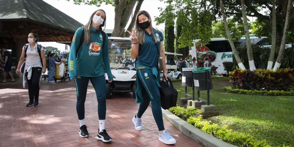 Seleção feminina desembarca na Colômbia para disputar Copa América