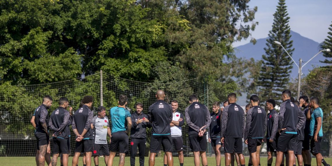 Vasco enfrenta Criciúma com quatro desfalques no time titular