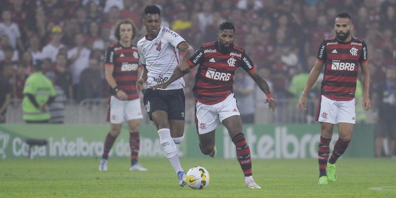 Copa do Brasil: Flamengo pressiona, mas Athletico-PR segura empate