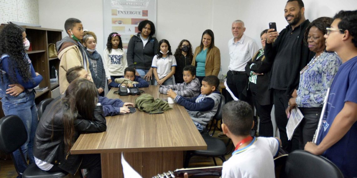 Alunos da Escola Vocacionada à Música produzem jornal impresso – Barra Mansa