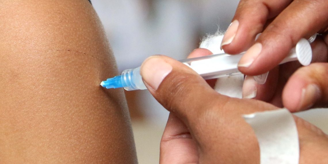Barra Mansa segue com a vacinação contra Influenza e Covid-19 nesta quinta-feira – Barra Mansa