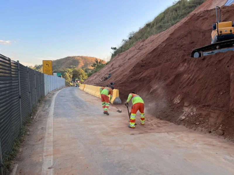 Acesso ao bairro Vila Ursulino, no Km 276, da Via Dutra, é liberado parcialmente – Barra Mansa
