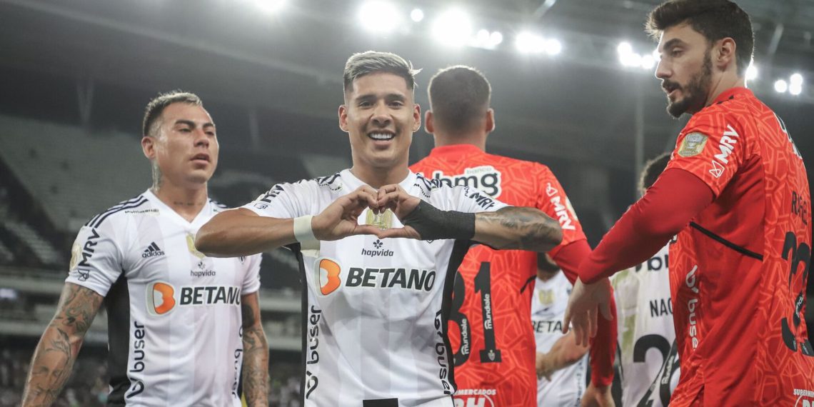 Atlético-MG vence Botafogo e lidera momentanemente o Brasileirão