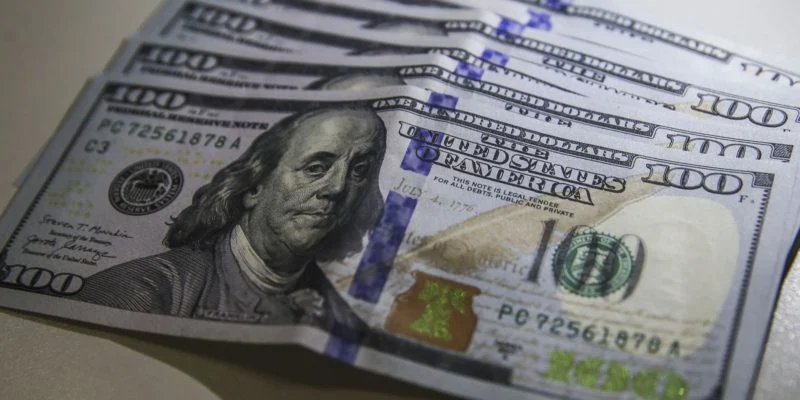 Dólar cai para R$ 5,16 com PIB fraco nos Estados Unidos