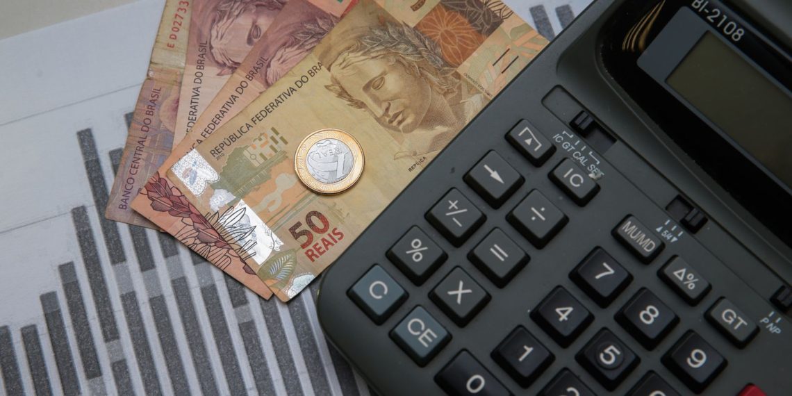 Ministério reduz para US$ 81,5 bilhões projeção de superávit comercial