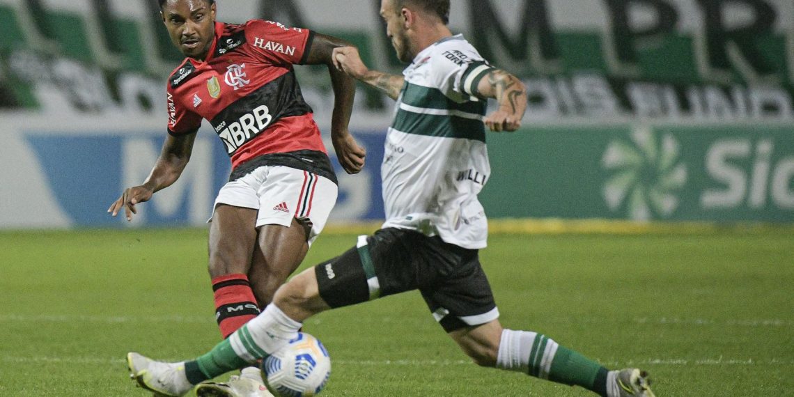 Flamengo e Coritiba jogam em Brasília de olho no G6 do Brasileirão