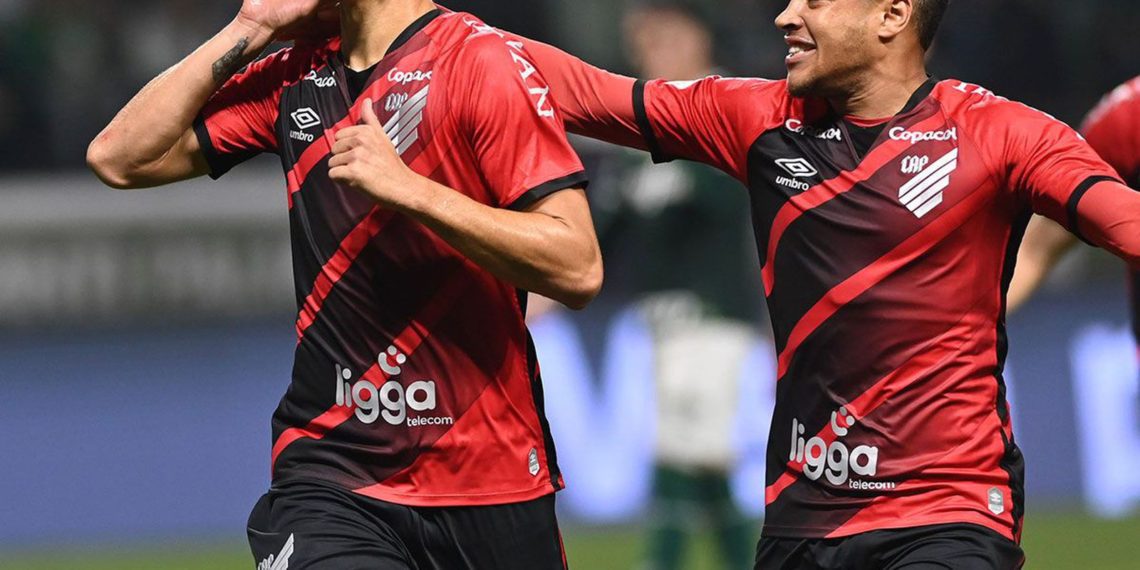 Athletico-PR bate Palmeiras fora de casa e assume vice-liderança