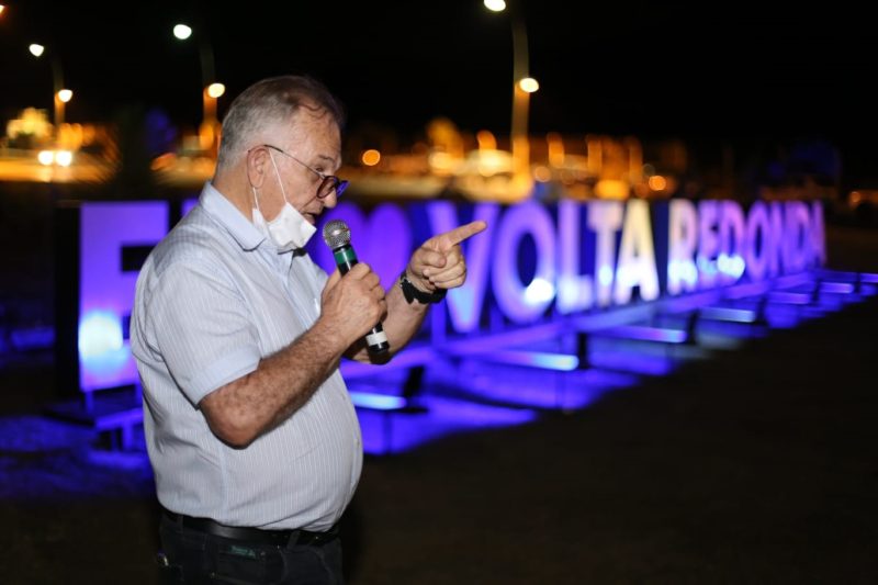 Prefeitura entrega melhorias em rotatória na Rodovia dos Metalúrgicos