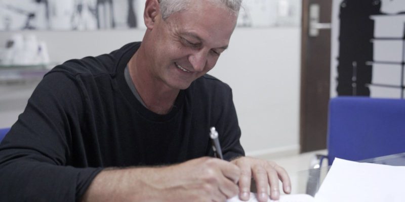 Após saída precoce do Sport, Lisca é anunciado como técnico do Santos