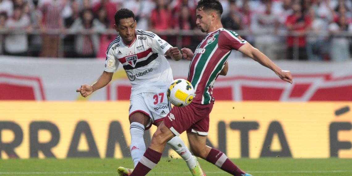 São Paulo e Flu empatam em 2 a 2 em disputa acirrada pelo Brasileirão