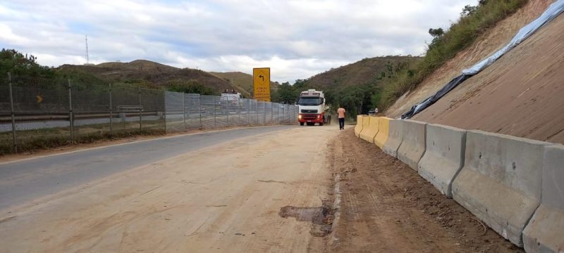 CCR RioSP libera o tráfego de veículos no km 276, da Via Dutra, em Barra Mansa (RJ)