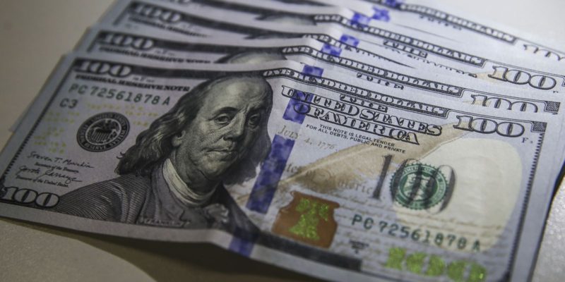 Dólar cai para R$ 5,08 após inflação desacelerar nos EUA